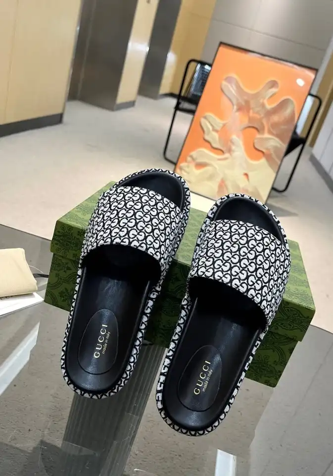 hype Gucci Slippers