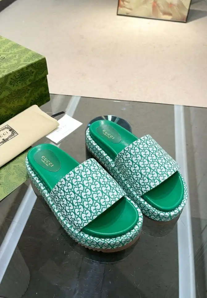 hype Gucci Slippers