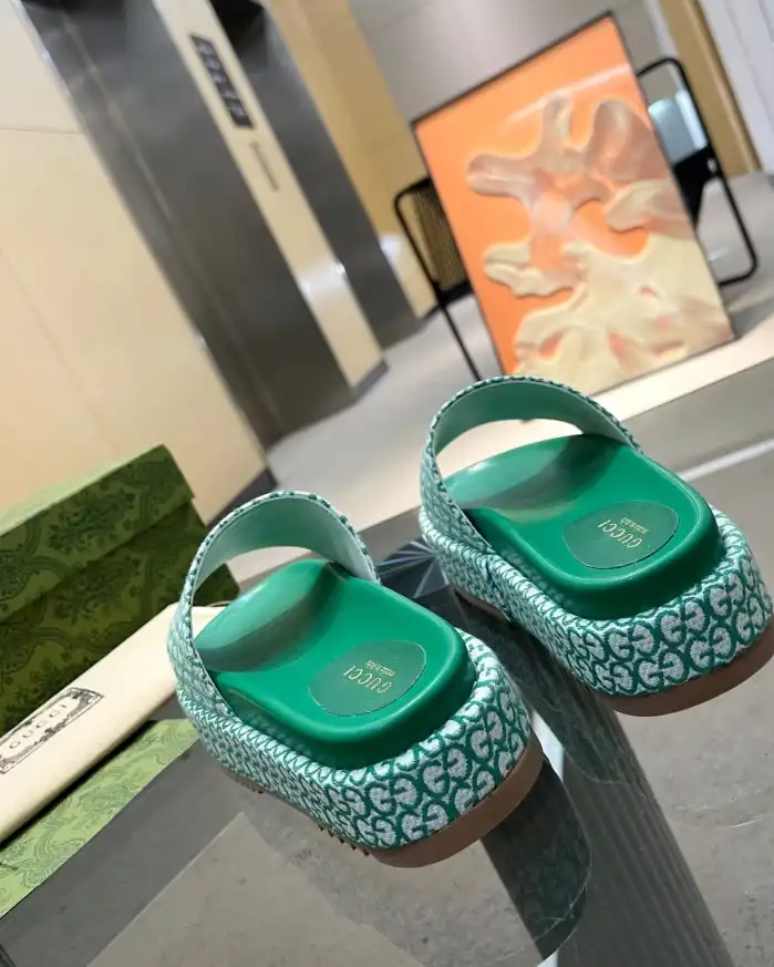 hype Gucci Slippers