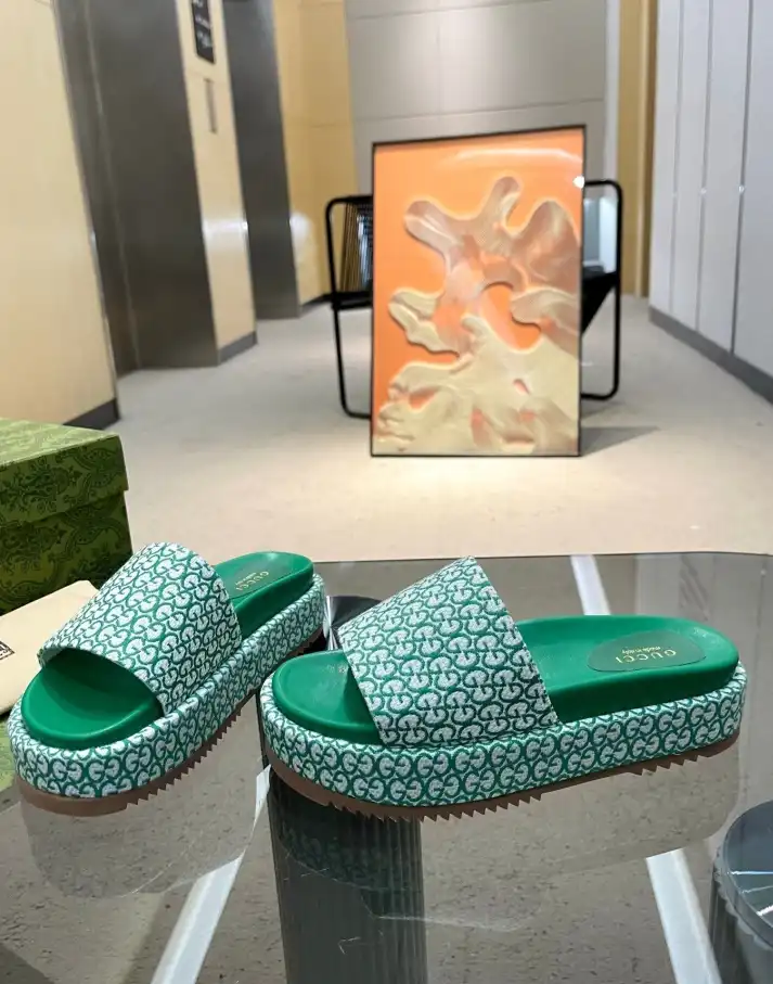 hype Gucci Slippers