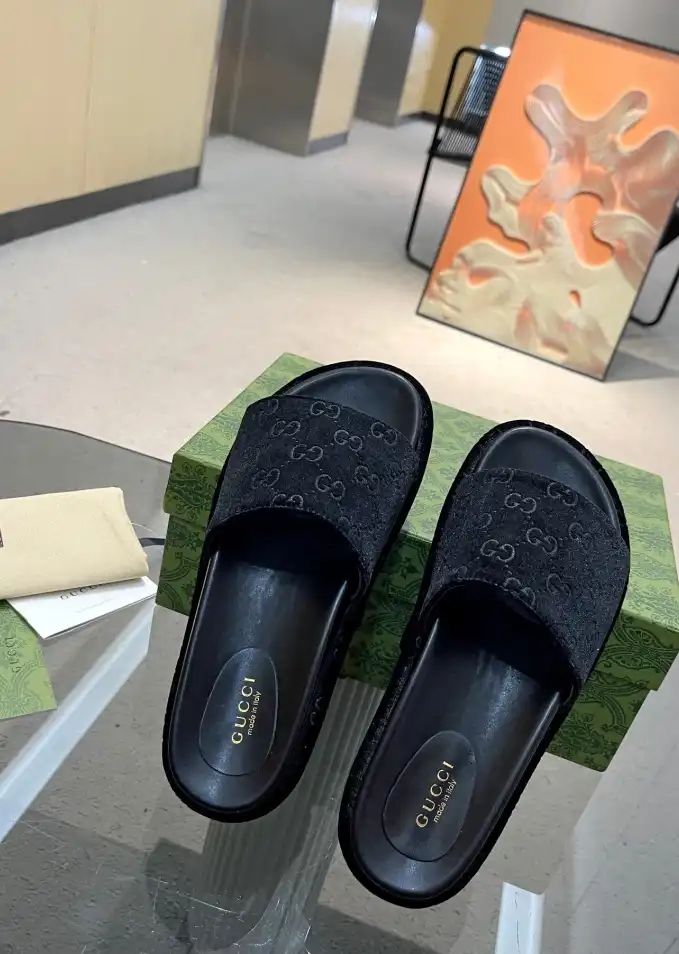 hype Gucci Slippers