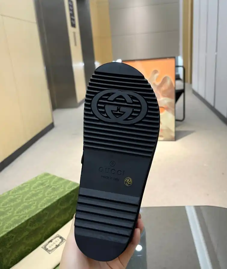 hype Gucci Slippers