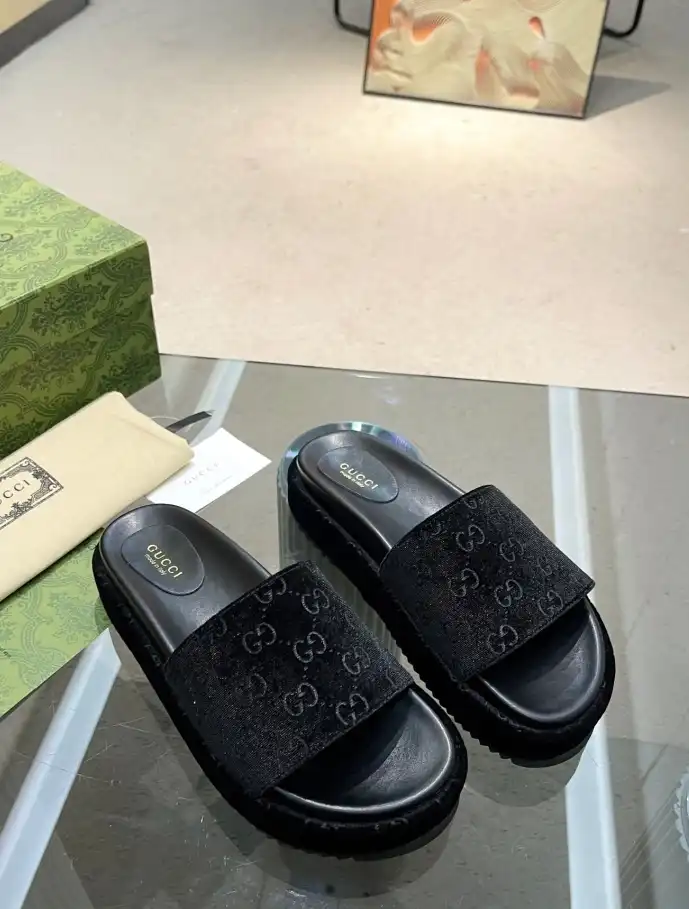 hype Gucci Slippers