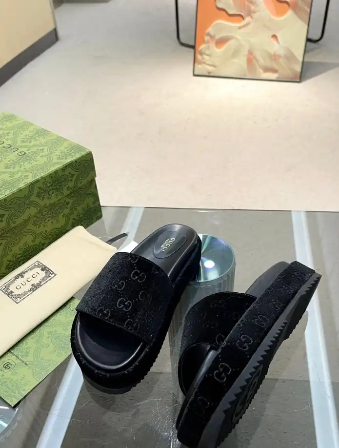 hype Gucci Slippers