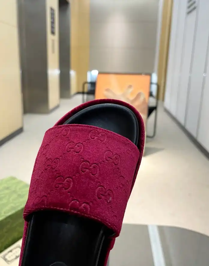 hype Gucci Slippers