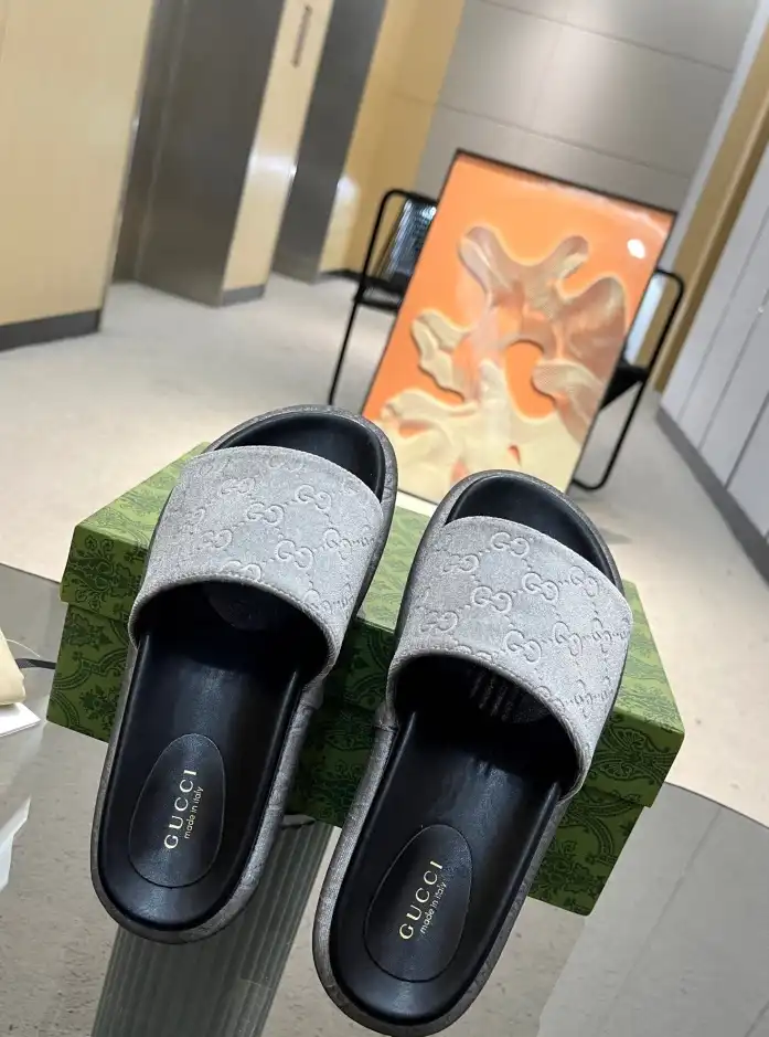 hype Gucci Slippers