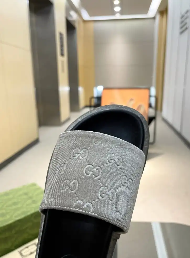 hype Gucci Slippers