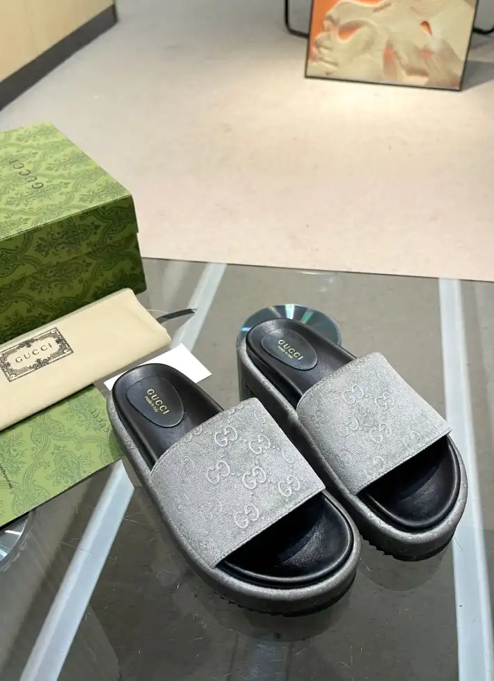 hype Gucci Slippers