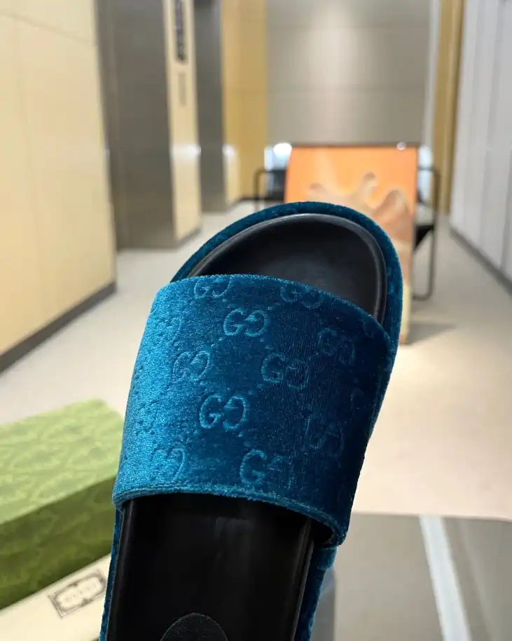 hype Gucci Slippers