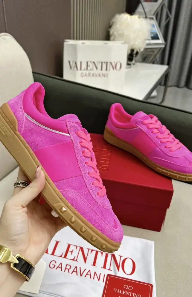 hype Valentino Sneakers