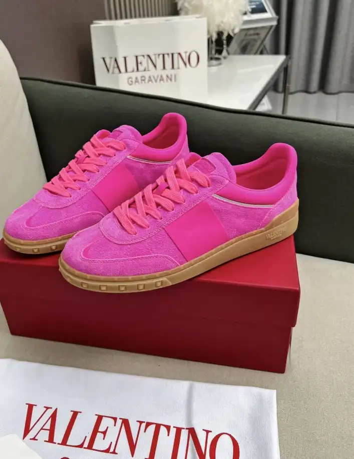 hype Valentino Sneakers