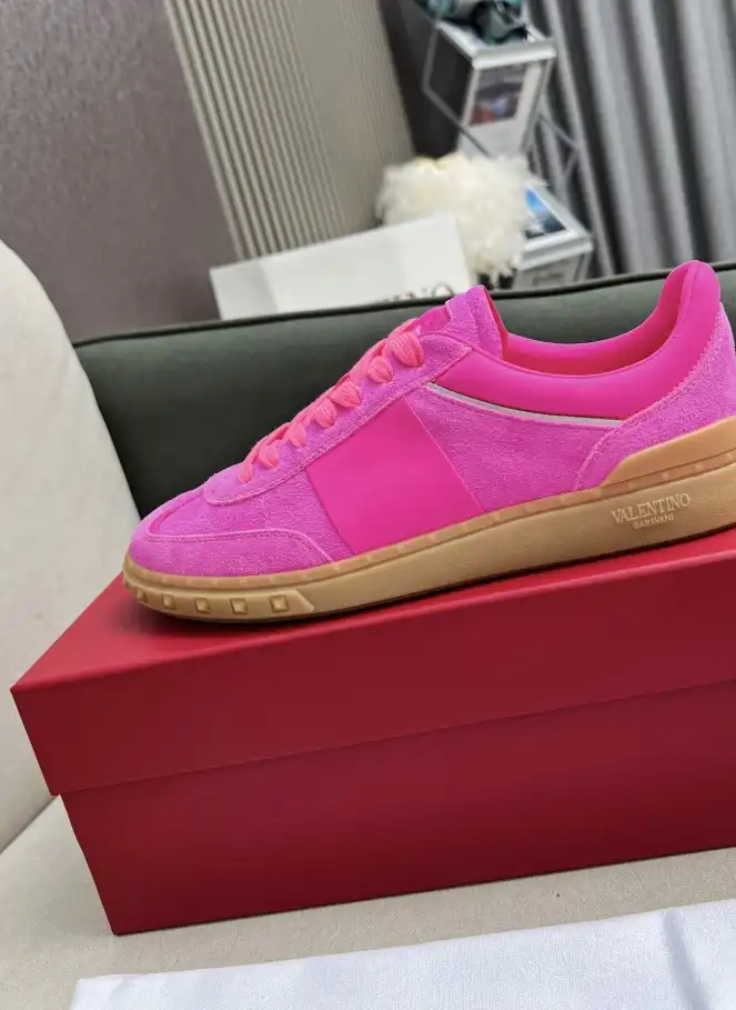 hype Valentino Sneakers