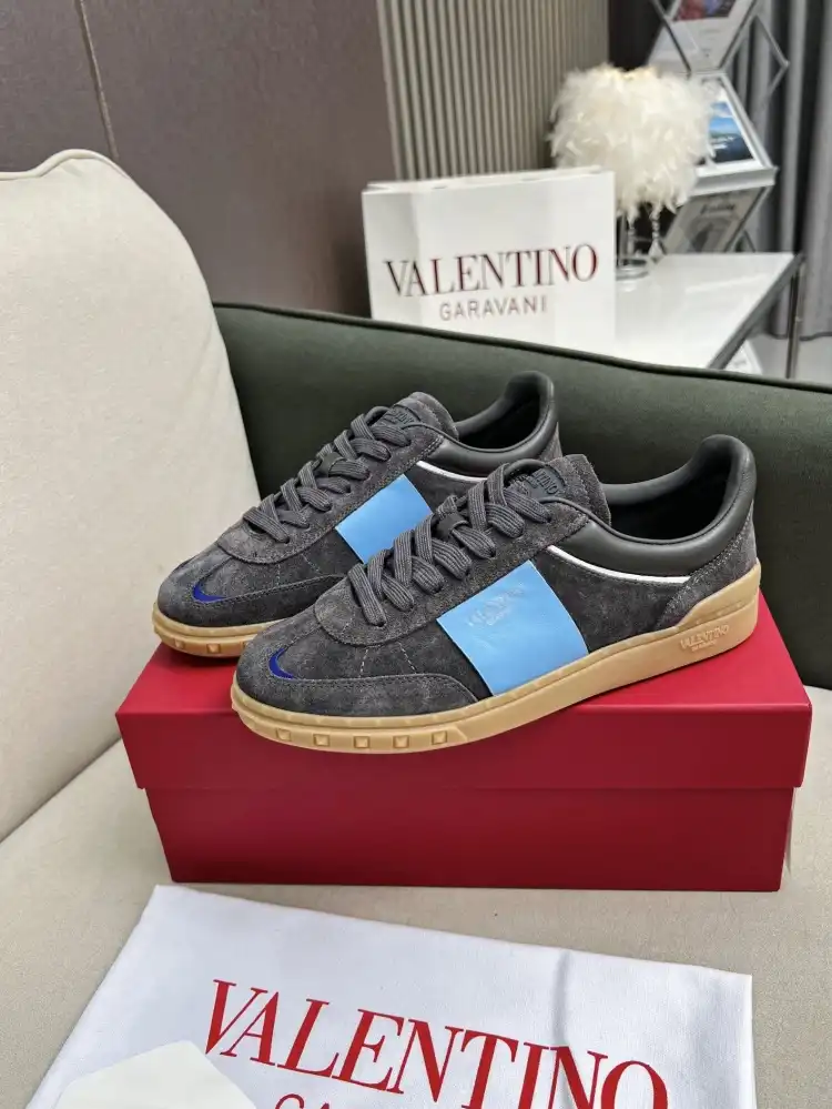 hype Valentino Sneakers