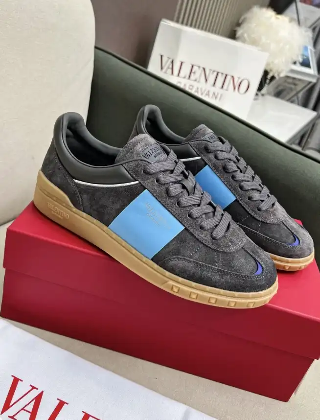 hype Valentino Sneakers