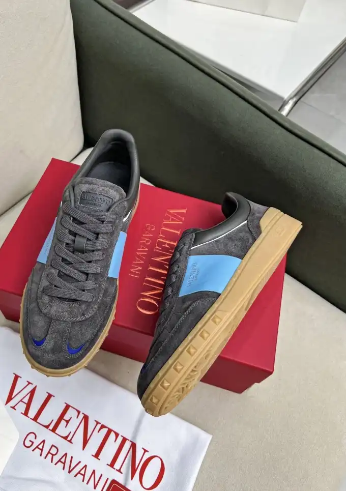 hype Valentino Sneakers