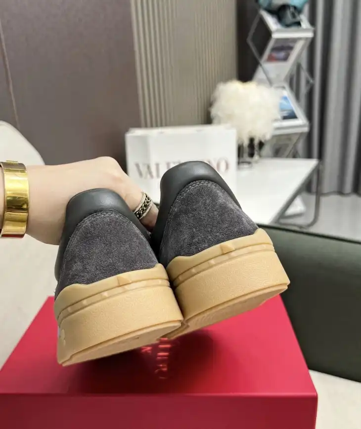 hype Valentino Sneakers