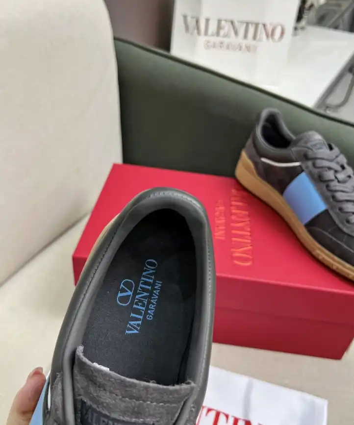 hype Valentino Sneakers