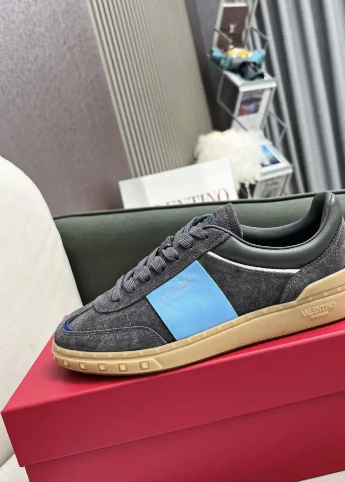 hype Valentino Sneakers