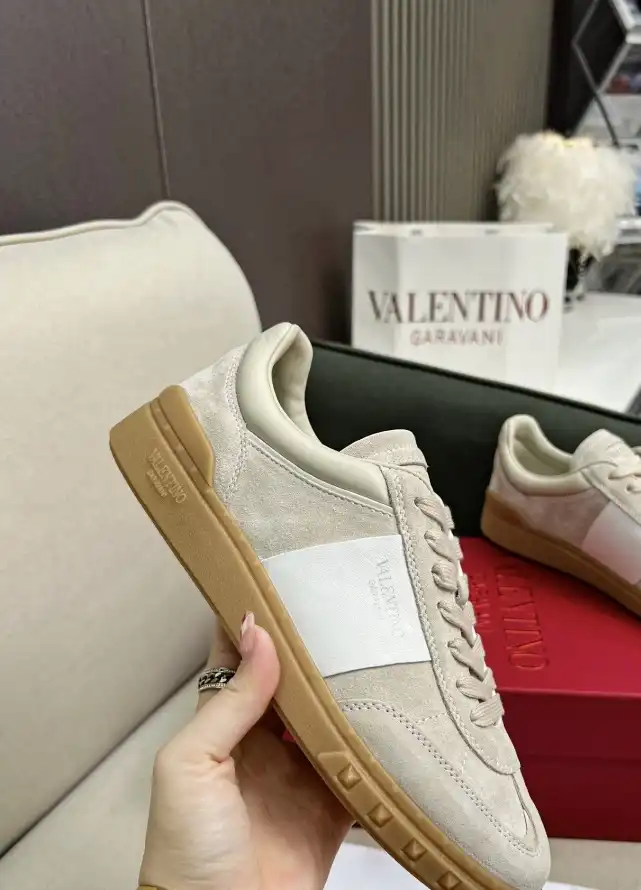 hype Valentino Sneakers