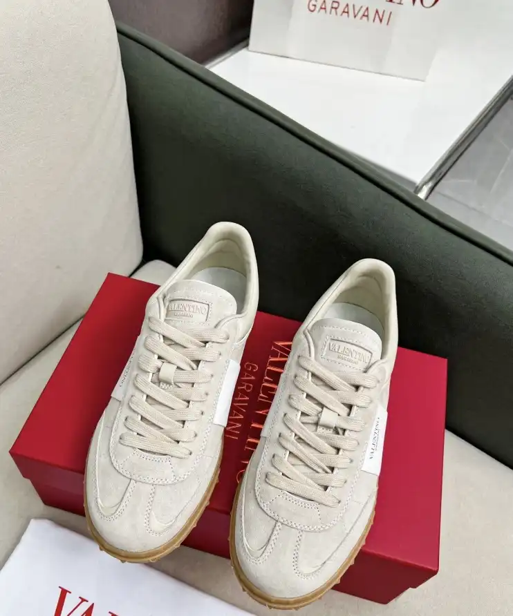 hype Valentino Sneakers