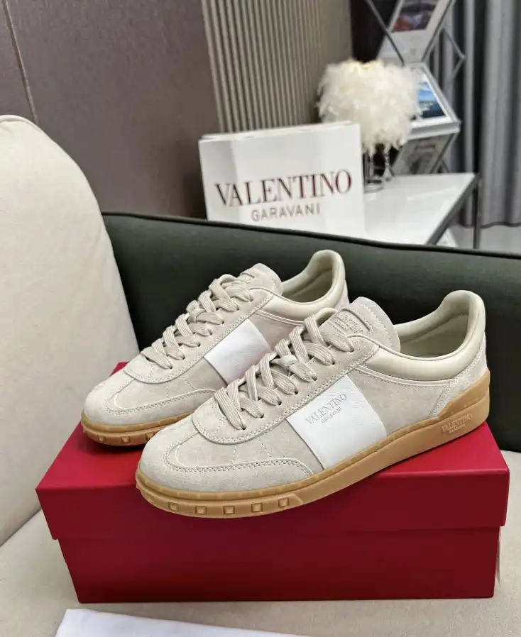 hype Valentino Sneakers