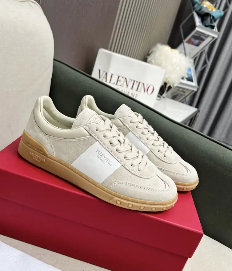 hype Valentino Sneakers