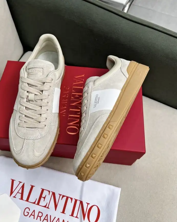 hype Valentino Sneakers