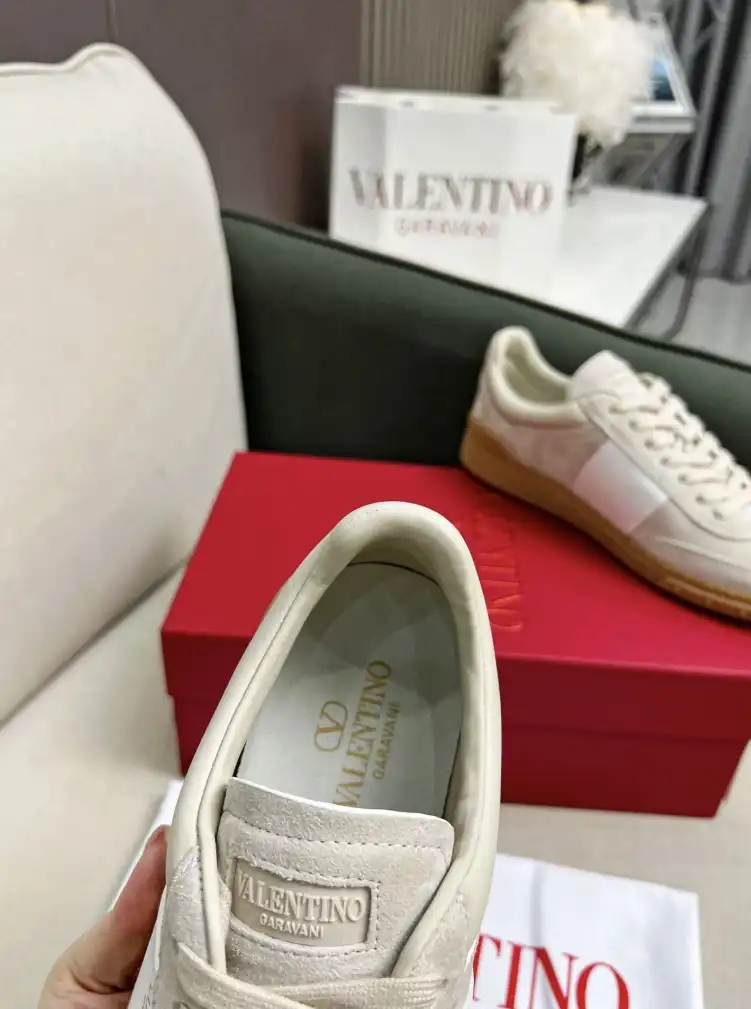 hype Valentino Sneakers