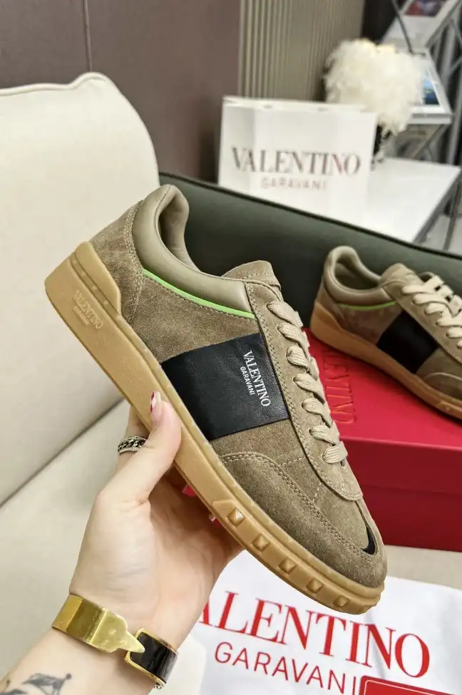 hype Valentino Sneakers