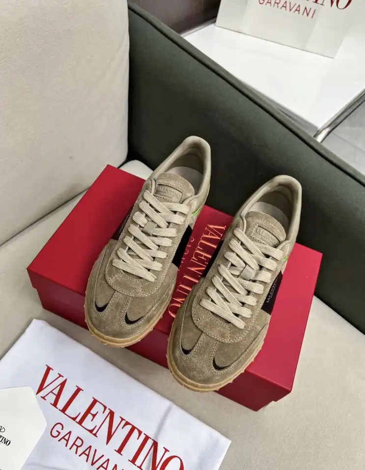 hype Valentino Sneakers