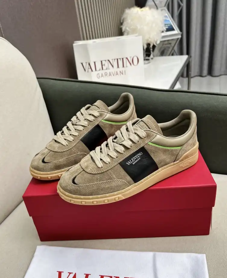 hype Valentino Sneakers