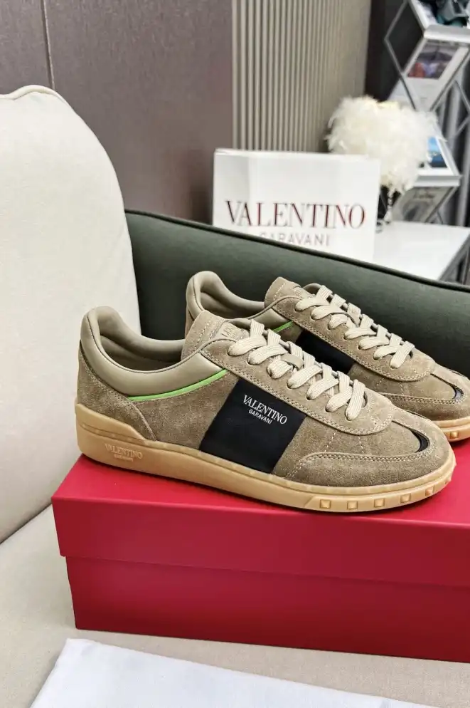 hype Valentino Sneakers