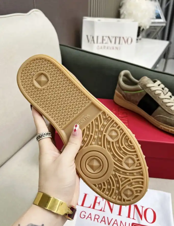 hype Valentino Sneakers