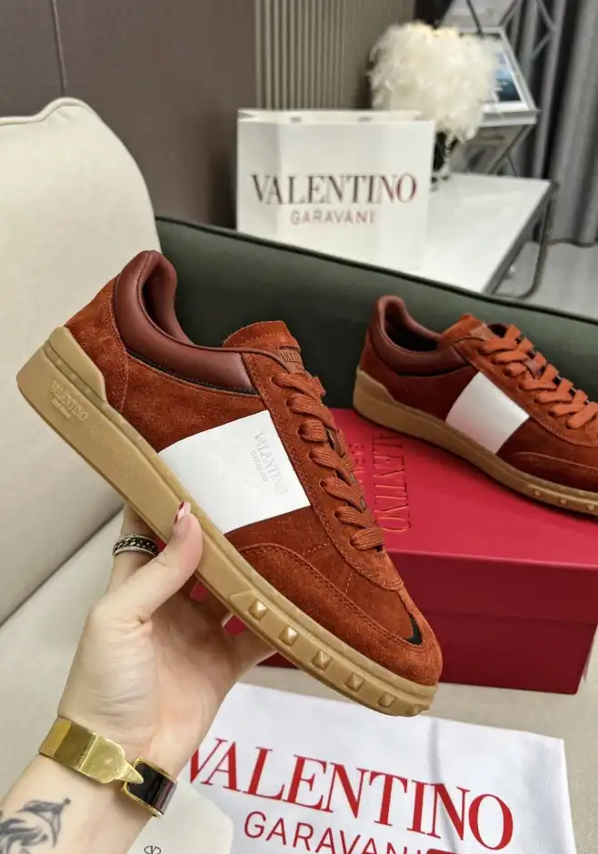 hype Valentino Sneakers