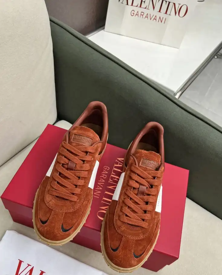 hype Valentino Sneakers