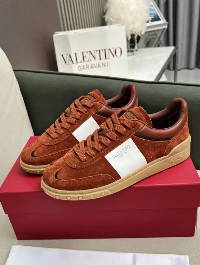 hype Valentino Sneakers