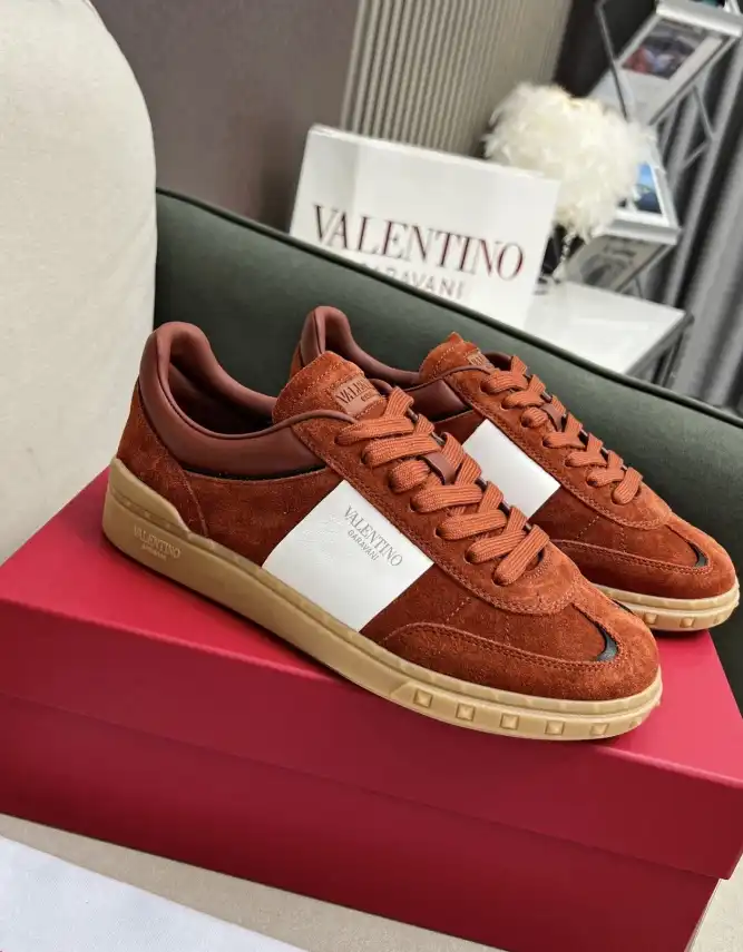 hype Valentino Sneakers