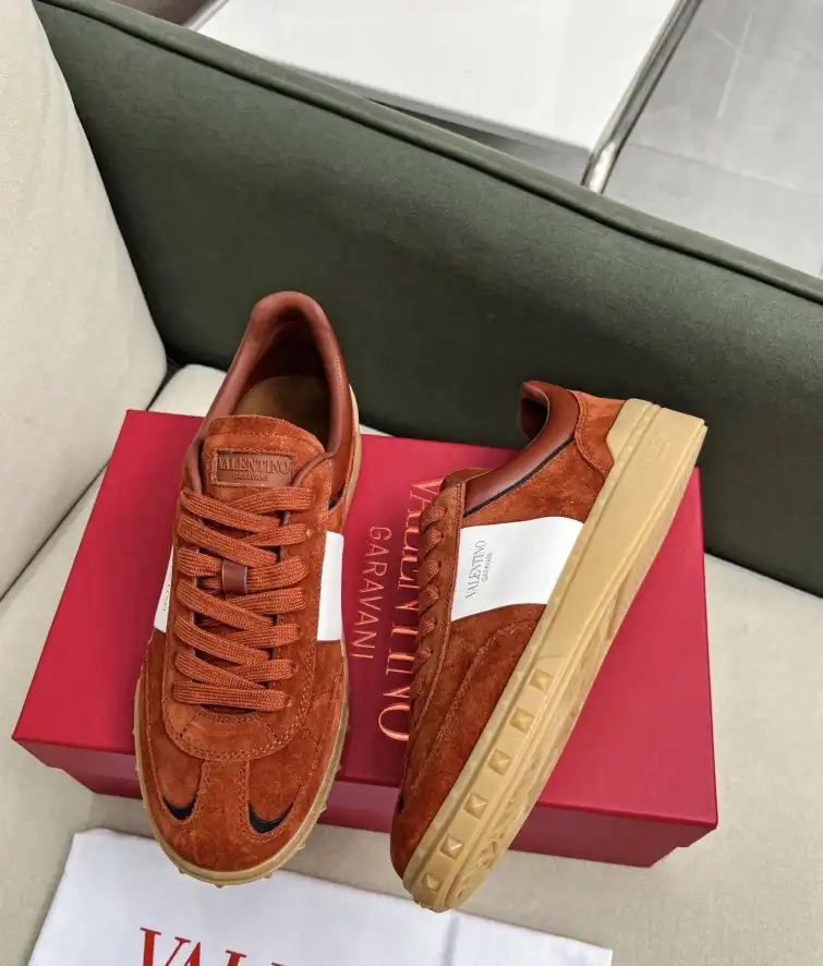 hype Valentino Sneakers