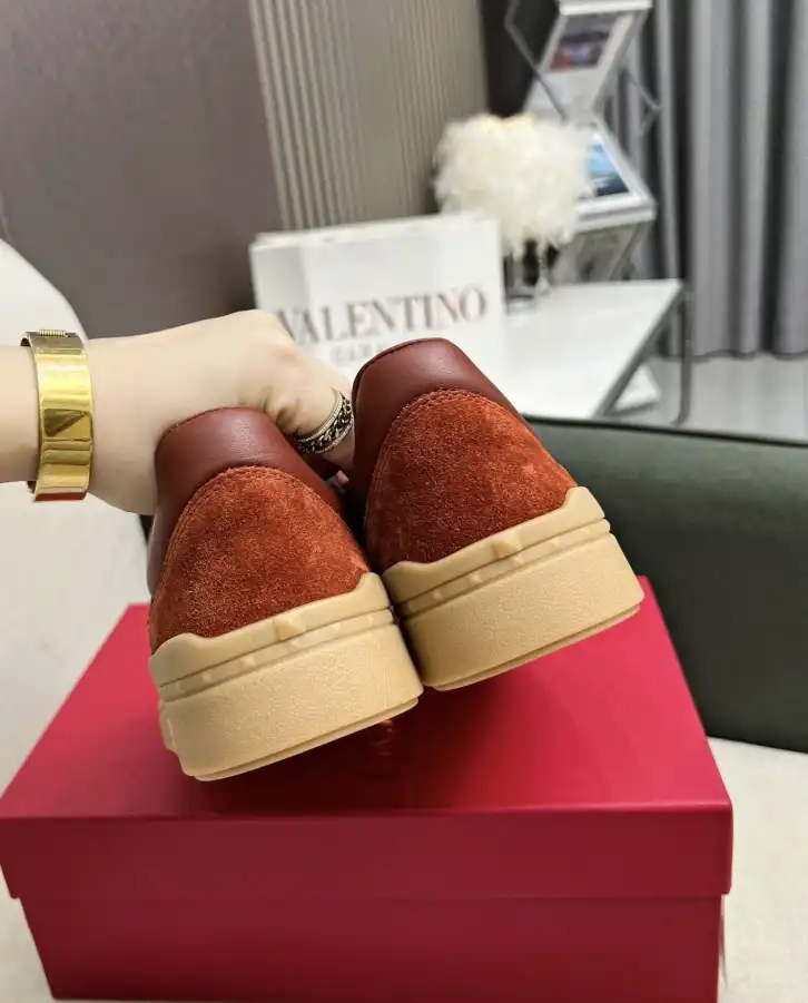 hype Valentino Sneakers