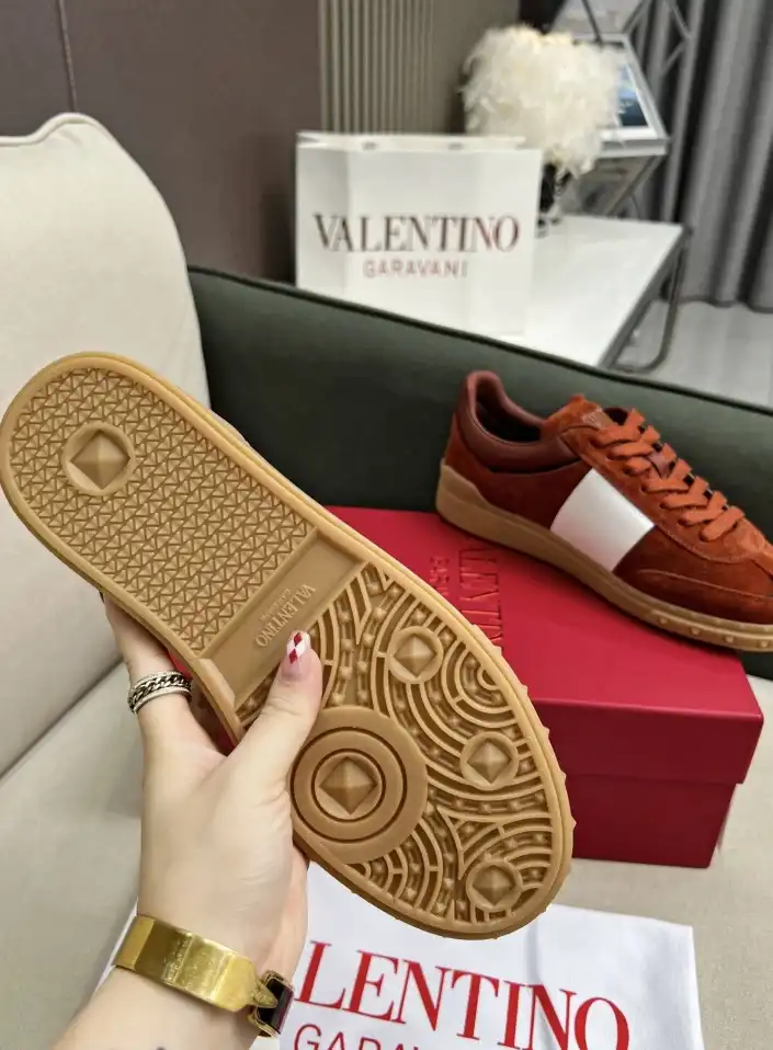 hype Valentino Sneakers