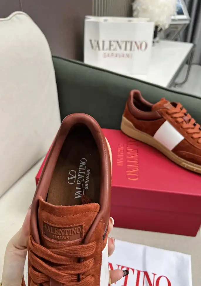 hype Valentino Sneakers