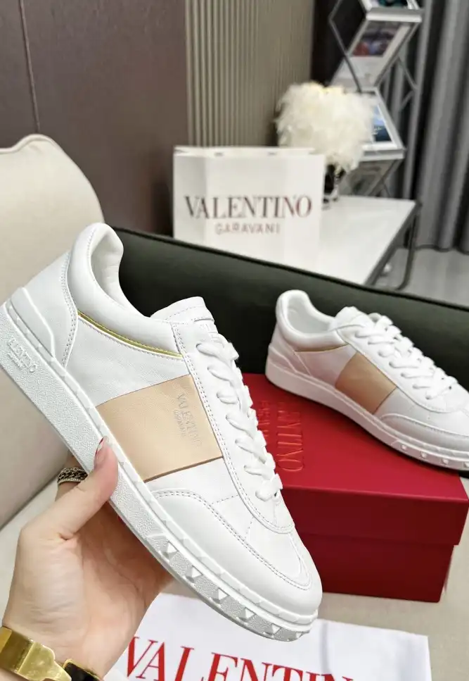 hype Valentino Sneakers