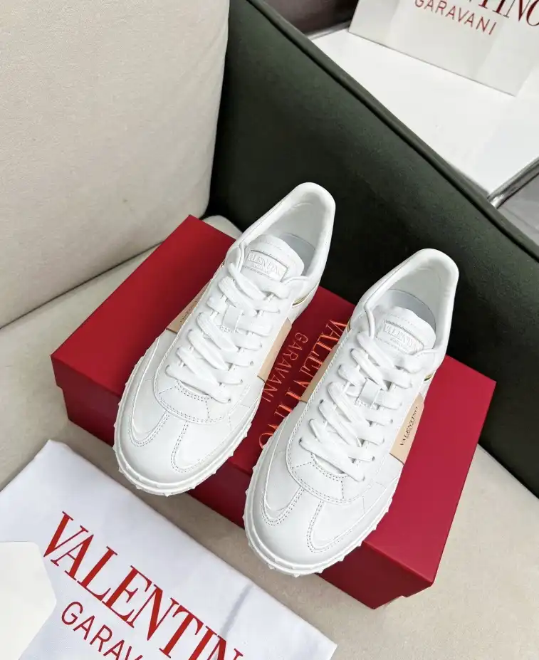 hype Valentino Sneakers