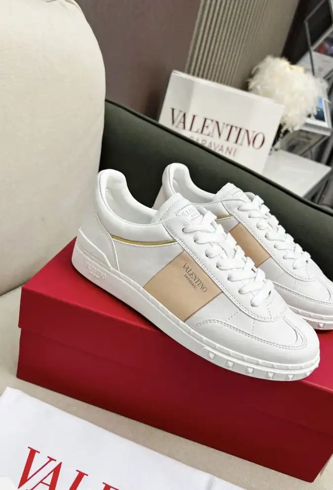 hype Valentino Sneakers