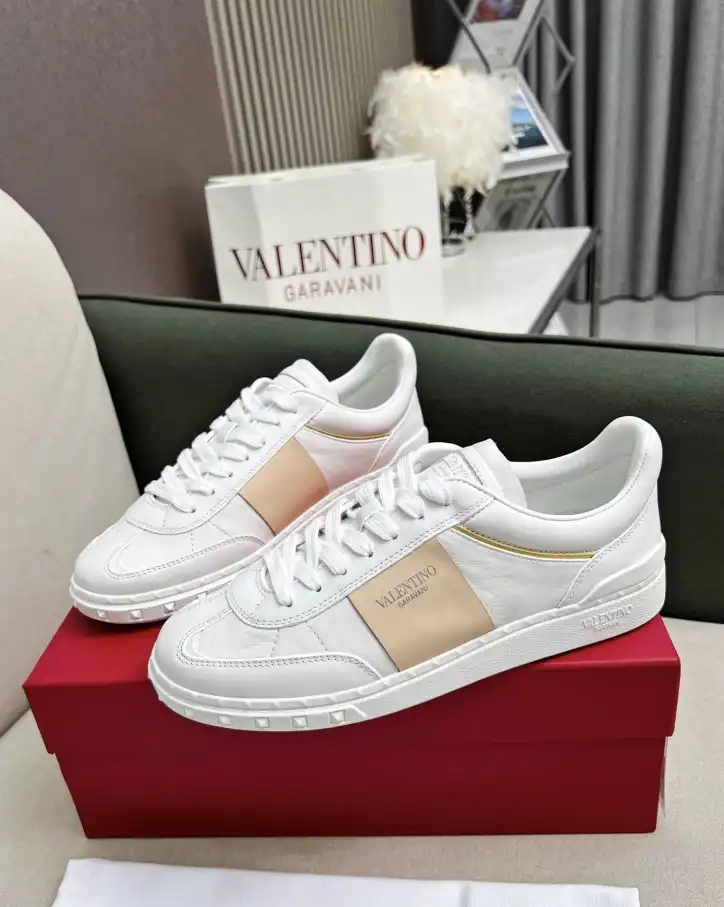 hype Valentino Sneakers