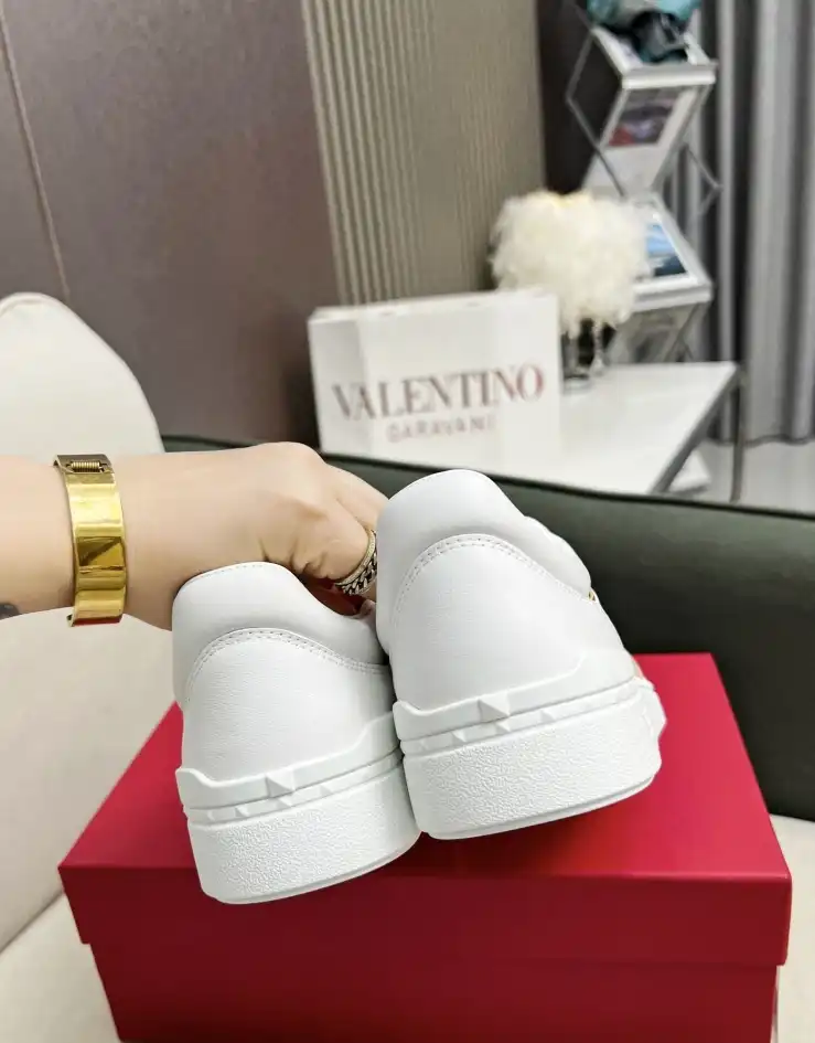 hype Valentino Sneakers