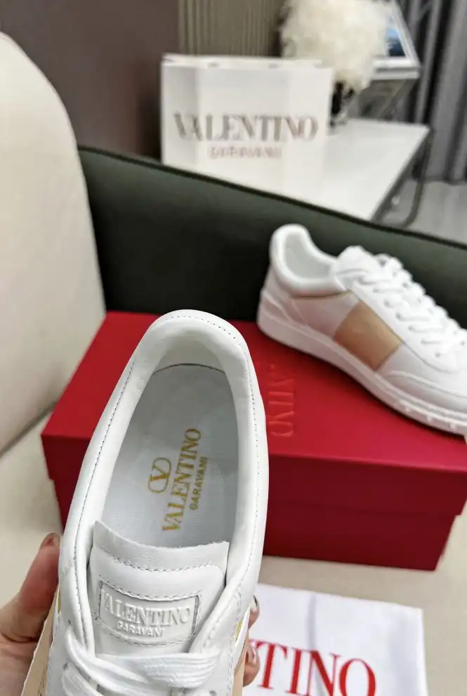 hype Valentino Sneakers