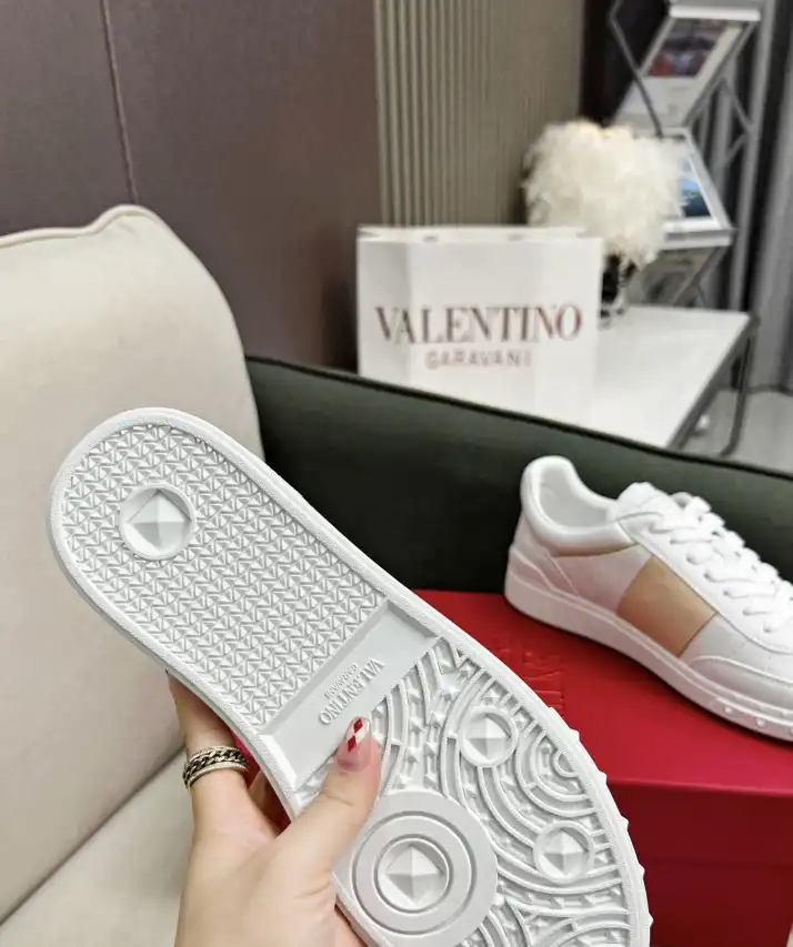 hype Valentino Sneakers