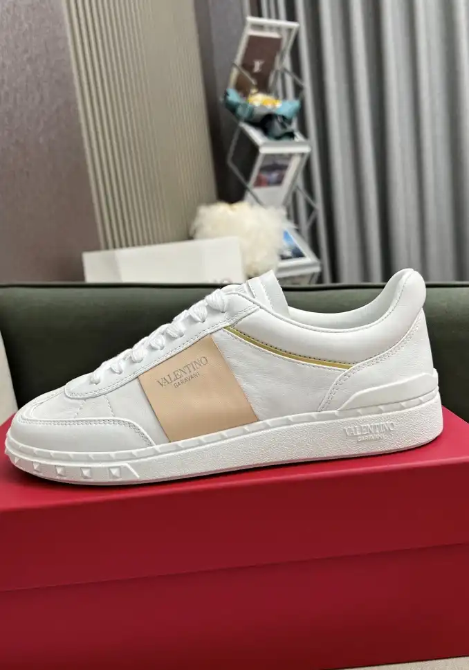 hype Valentino Sneakers