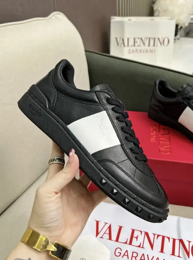 hype Valentino Sneakers